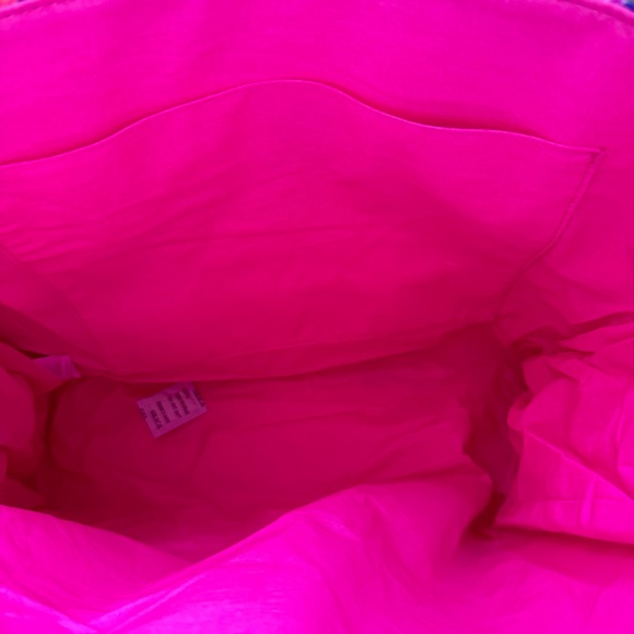 NIB GWP Lilly Pulitzer Logo Tote / She’s TooFly Engineered - Picture 4 of 6